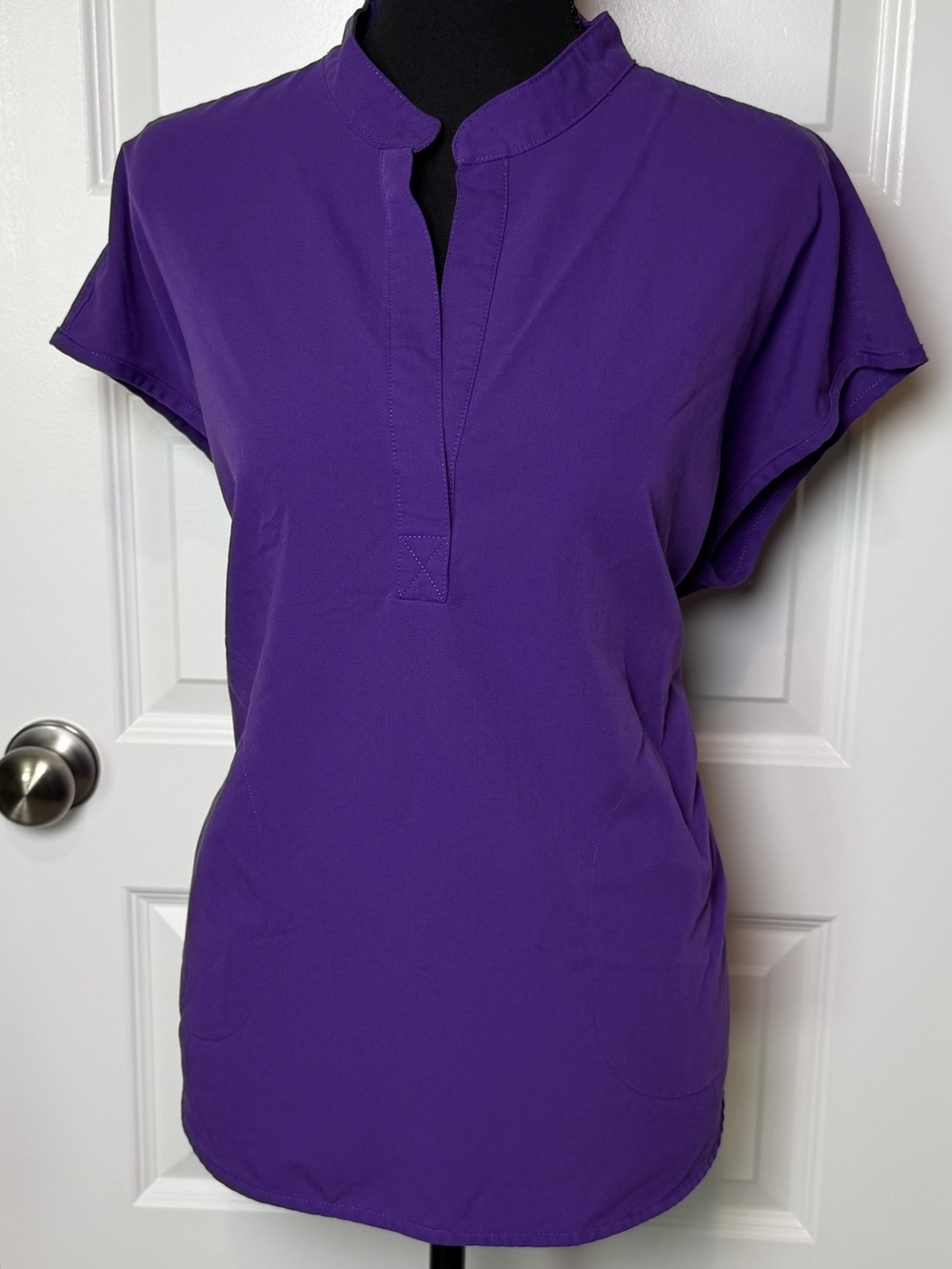 FIGS Rafaela Oversized Scrub Top Medium Royal Purple WXXSW1003 FIONx